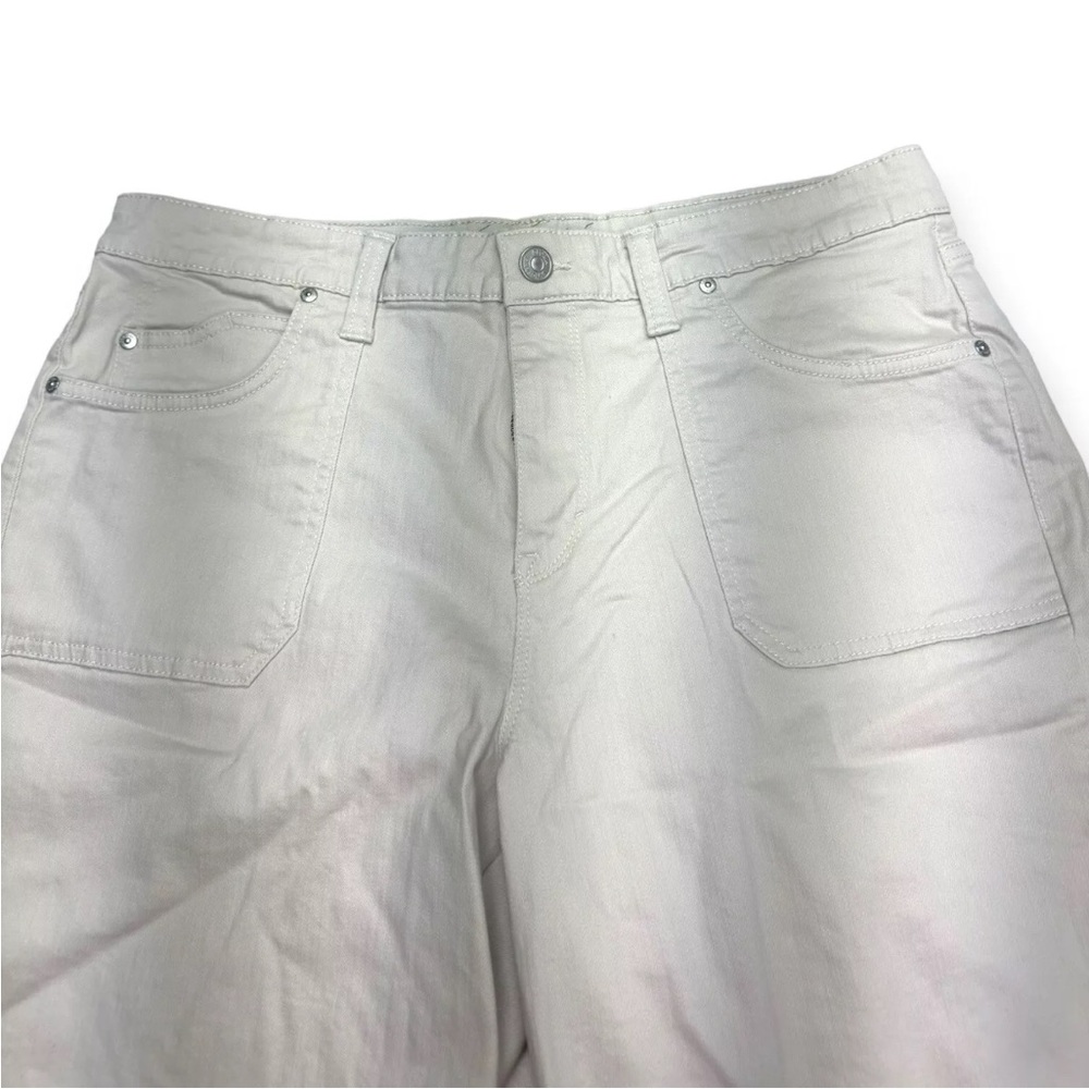 Gloria Vanderbilt All Around Slimming Effect Bermuda Jean Shorts Size 16 White - Picture 3 of 9